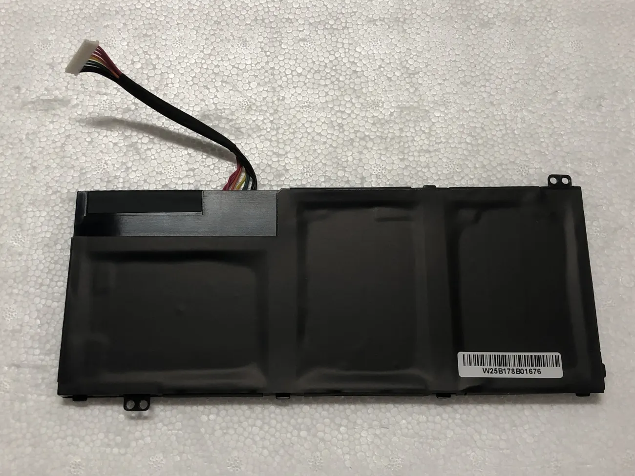 Pin ACER VN7-591 AC14A8L (ZIN) - 3 CELL - Acer V15, VN7-571, VN7-791 mặt sau
