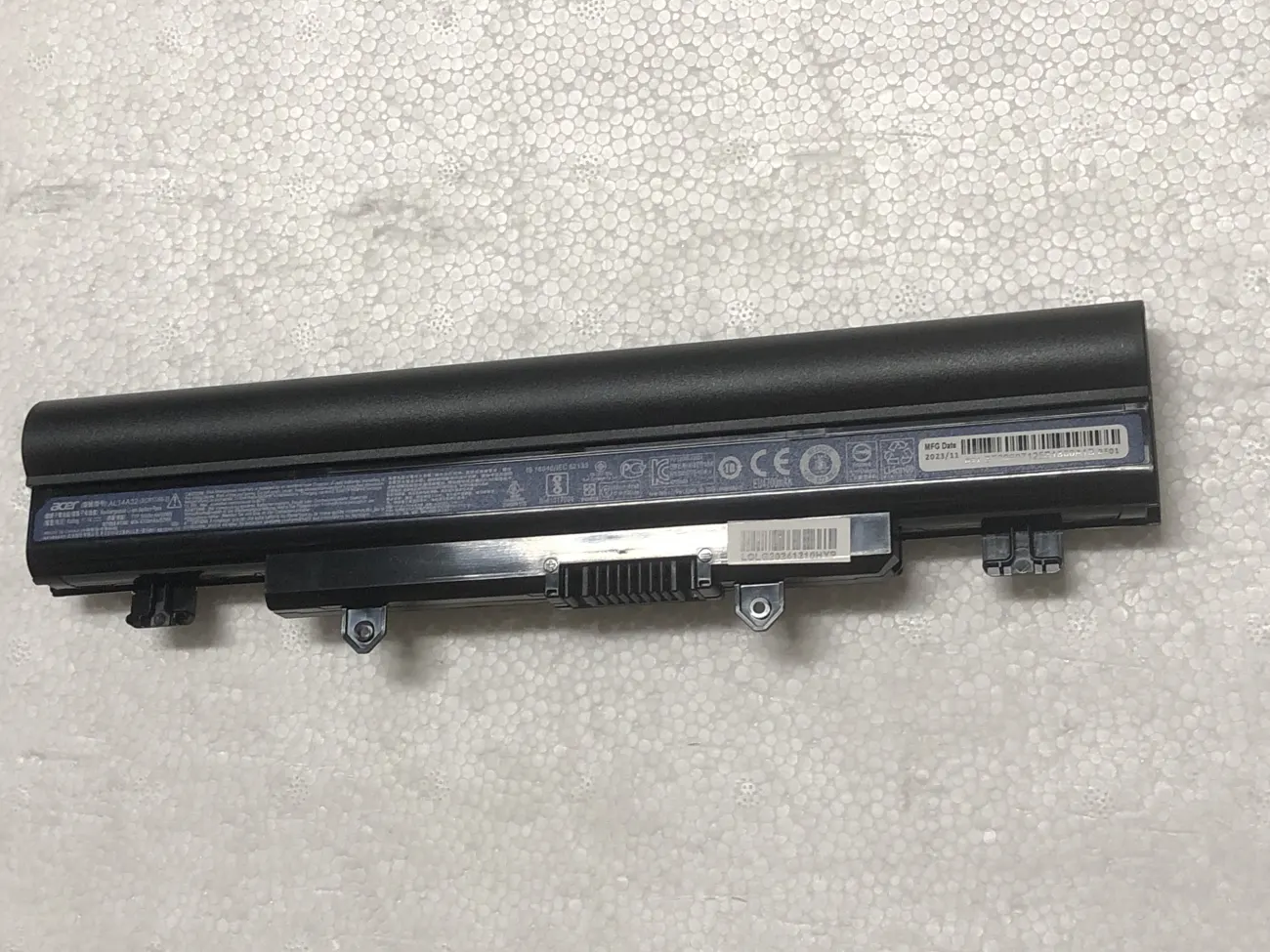 Pin ACER E5-471 - 4 CELL NHỎ (ZIN) , AL14A32 E5-571 mặt trước