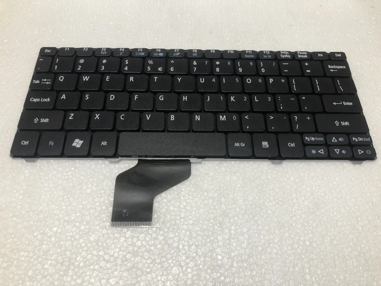 Bàn phím ACER D255/532 ĐEN =>Aspire One 521 522 532 533 D255 D257 D260 D270 D532 N57 NAV50 NAV51 NAV70 PAV70 ZE6 ZE7 eMachines 350 355, Gateway LT21 LT22 LT23 LT25 LT27 LT28 LT32 LT40, Aspire One D255 D255E, Aspire D257, Aspire AOD257, Aspire D260, Aspire D270, Aspire AOD260, Aspire AO521, Aspire AO532, Aspire AO533, Aspire 532 532H, Aspire 521 533, eMachines 350, eMachines 355, EM355 EM350, Aspire N55C, Aspire ZH9, Aspire NAV50, NAV51, Aspire PAV80, Aspire PAV70, GATEWAY LT27, GATEWAY LT22, GATEWAY LT21, GATEWAY LT23, GATEWAY LT25, GATEWAY LT40, GATEWAY LT28, GATEWAY LT32, GATEWAY LT30, GATEWAY LT31, GATEWAY LT4010, GATEWAY LT2100, GATEWAY LT4004, GATEWAY LT4008, GATEWAY LT4009L, GATEWAY LT2802, GATEWAY LT2122, AEZE6R00010, GATEWAY AZ5, GATEWAY AZ8 mặt trước