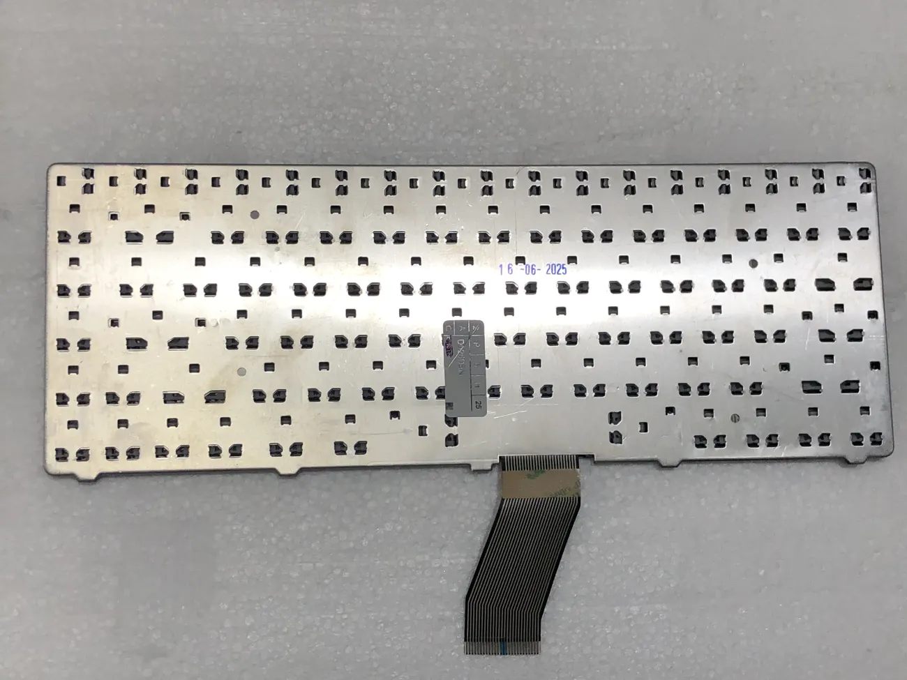 Bàn phím EMACHINES D525/D725 ĐEN =>eMachines E520 E720 D525 D725, Aspire 4332 4732, Aspire 3935, Aspire 4332, Aspire 4732 4732Z, Gateway NV40 NV42 NV44 NV48 PB NJ31 NJ65 NJ86, GATEWAY Z06 Z07 4332, GATEWAY NV4400, emachines D520, emachines D525, emachines E520, emachines E720, emachines D720, emachines D725, MS2268 mặt sau