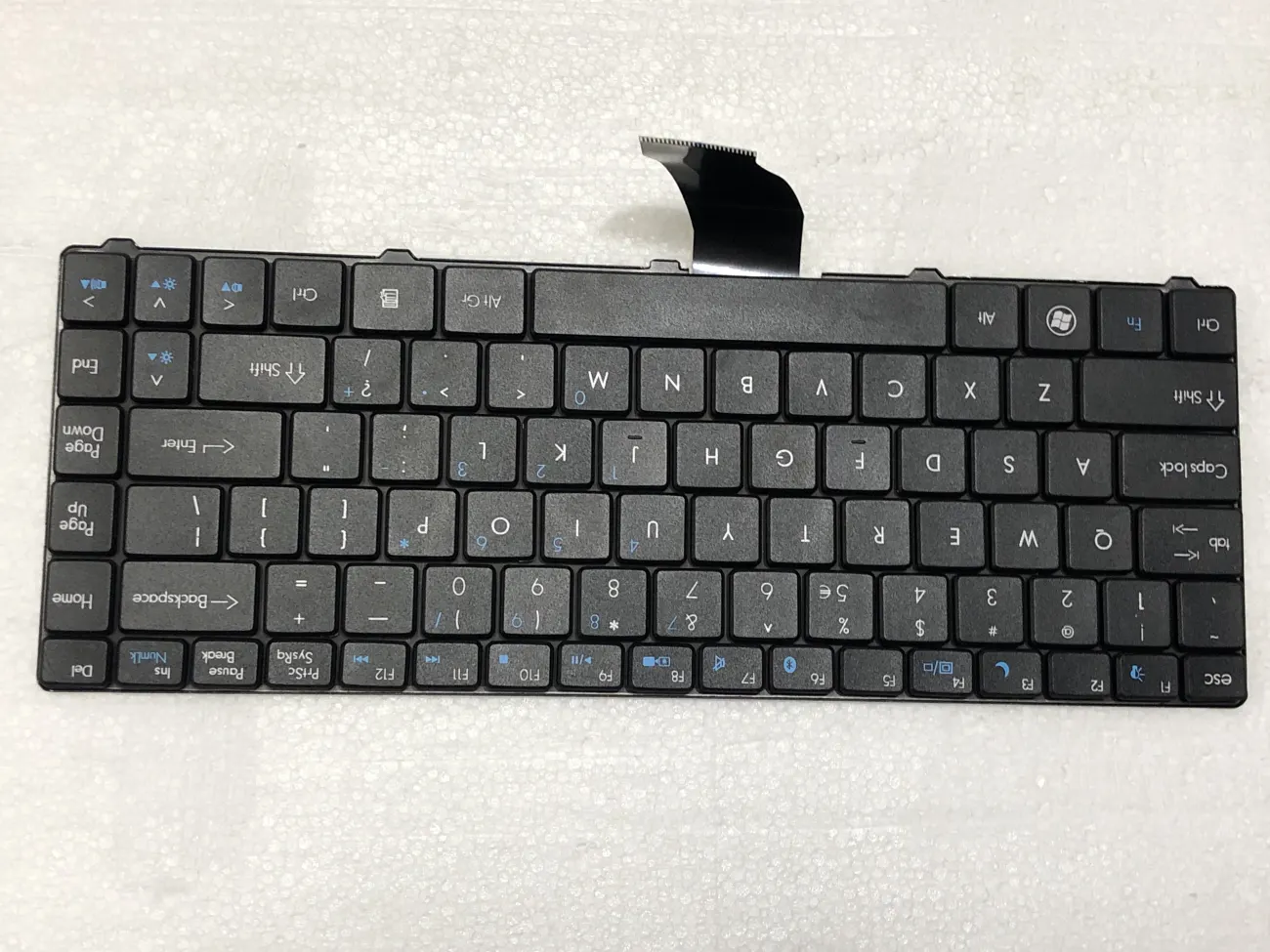Bàn phím EMACHINES D525/D725 ĐEN =>eMachines E520 E720 D525 D725, Aspire 4332 4732, Aspire 3935, Aspire 4332, Aspire 4732 4732Z, Gateway NV40 NV42 NV44 NV48 PB NJ31 NJ65 NJ86, GATEWAY Z06 Z07 4332, GATEWAY NV4400, emachines D520, emachines D525, emachines E520, emachines E720, emachines D720, emachines D725, MS2268 mặt trước