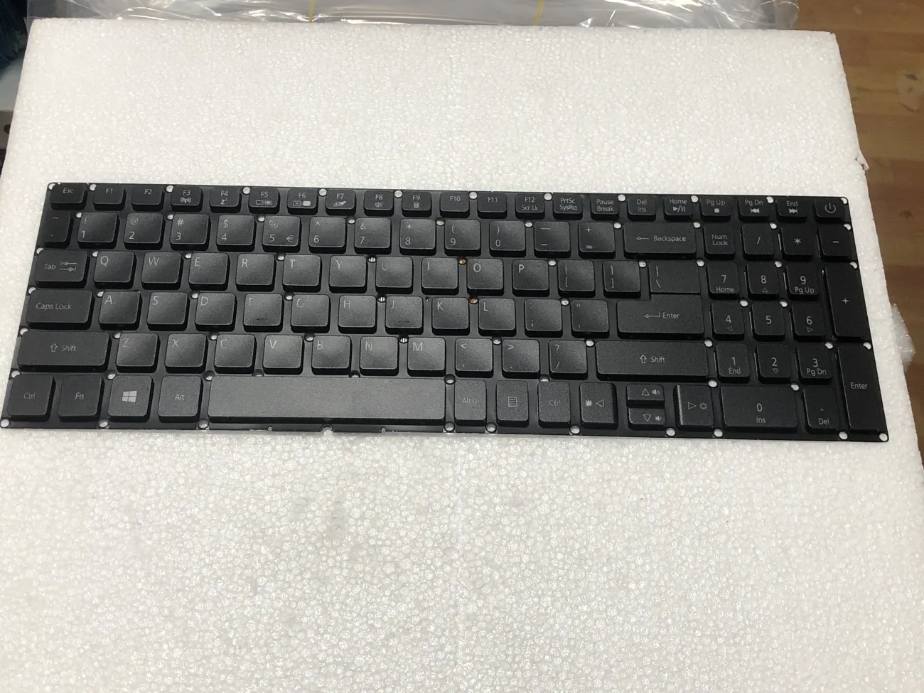 Bàn phím ACER E5-573 ĐEN (CÓ ĐÈN) =>Aspire E5-573, E5-574, E5-575, E5-576, E5-591, E5-722, F5-521, F5-571, F5-572, F5-573, V5-591, V3-574, V5-575, ES1-533, ES1-572, A315-21, A315-31, A315-51, A315-52, A515-51, A515-52, A515-53, A751-71, A715-72, A717-71, A717 mặt trước