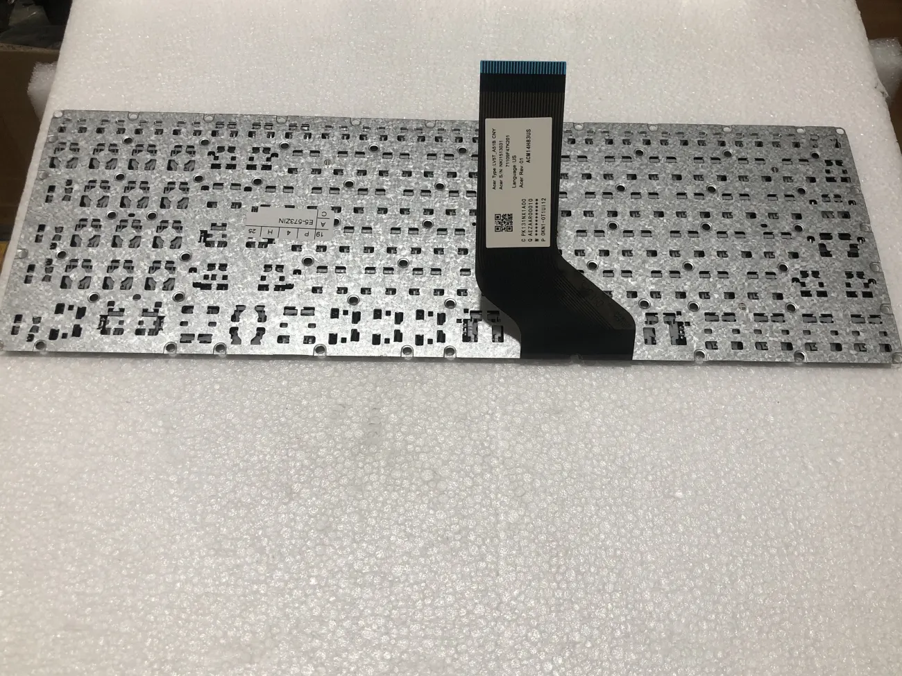 Bàn phím ACER E5-573 ĐEN (ZIN) =>Aspire E5-573, E5-574, E5-575, E5-576, E5-591, E5-722, F5-521, F5-571, F5-572, F5-573, V5-591, V3-574, V5-575, ES1-533, ES1-572, A315-21, A315-31, A315-51, A315-52, A515-51, A515-52, A515-53, A751-71, A715-72, A717-71, A717-72 mặt sau