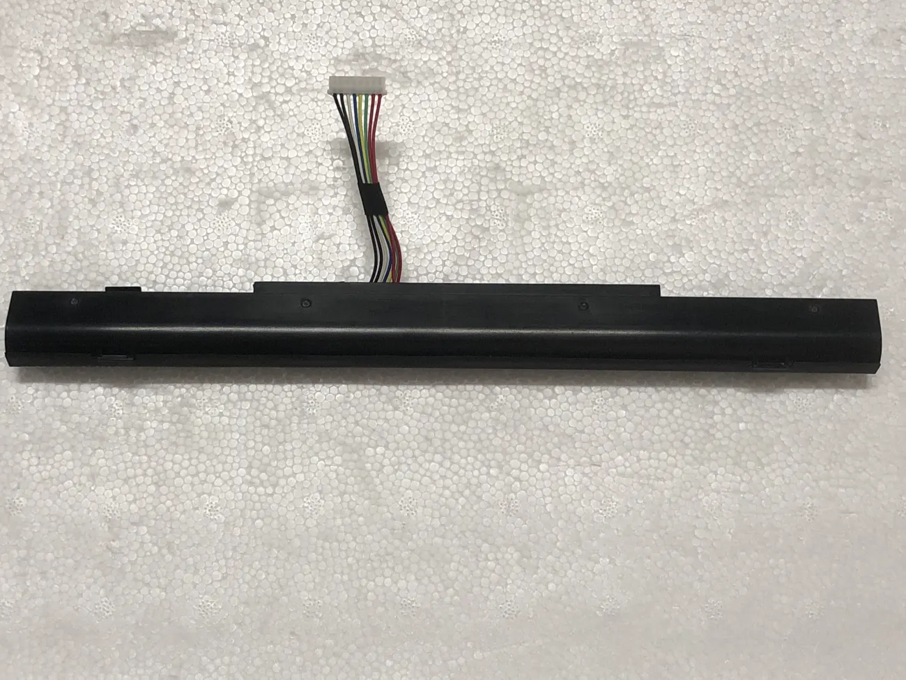 Pin ACF5-571Z4CE AL15A32 mặt sau