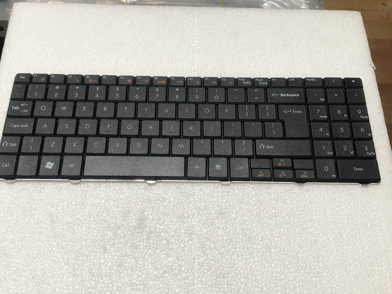 Bàn phím ACER NV52/5517/5532 ĐEN CÁP DÀI =>Aspire 5516 5517 5241 5332 5532 5534 5541 5732 5734 eMachines E430 E525 E527 E625 E627 E628 E630 E725 G430 G525 G625 G627 G630 G630G G725 Gateway NV52 NV53 NV54 NV56 NV58 NV59 NV73 NV74 NV78 NV79 ID54 mặt trước