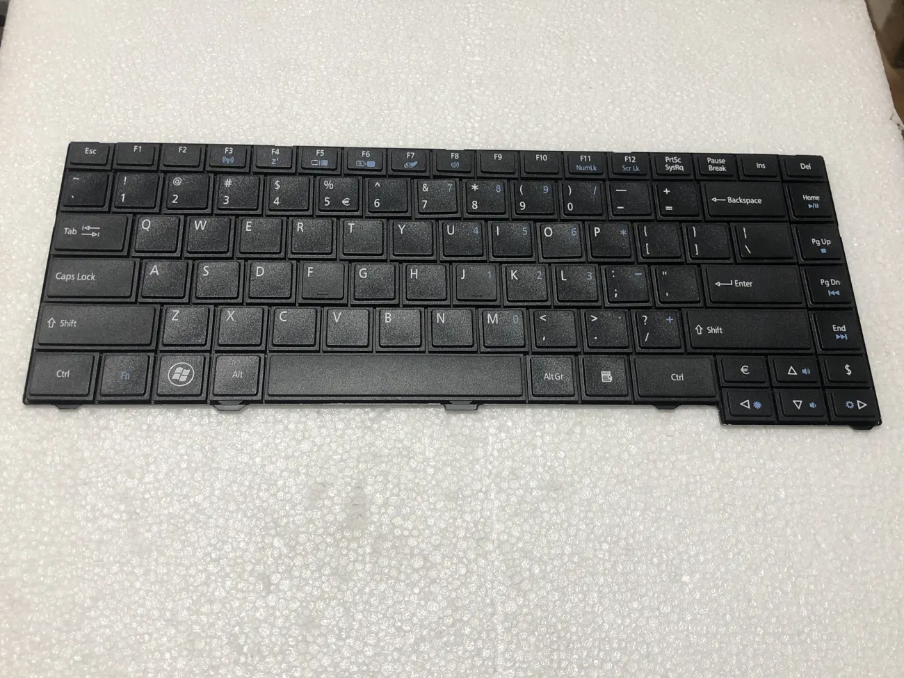 Bàn phím ACER TM 4750 =>Travelmate 4750 6495 8473 P243, TravelMate TM4750, TravelMate 4750G, TravelMate 4752 4752G, TravelMate 4741, TravelMate 4745, TravelMate 4755, TravelMate 6495 6495g, TravelMate P243-M, TravelMate 8473 8473G, TravelMate p643 P643-M P643-MG, TravelMate p633 P633-M P633-V, TravelMate 4350 mặt trước