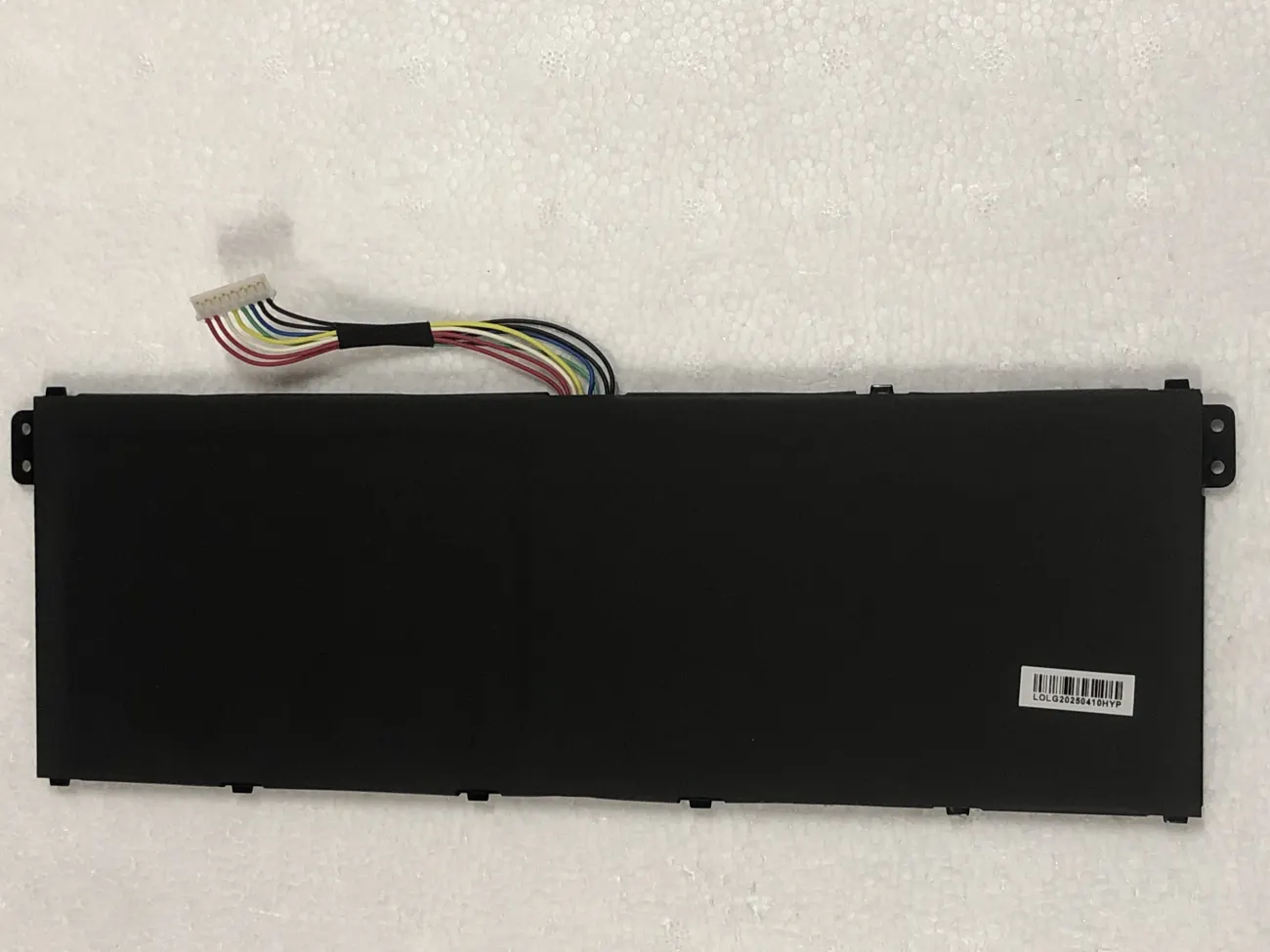 Pin Acer V3-371 gắn trong zin AC14B8K mặt sau