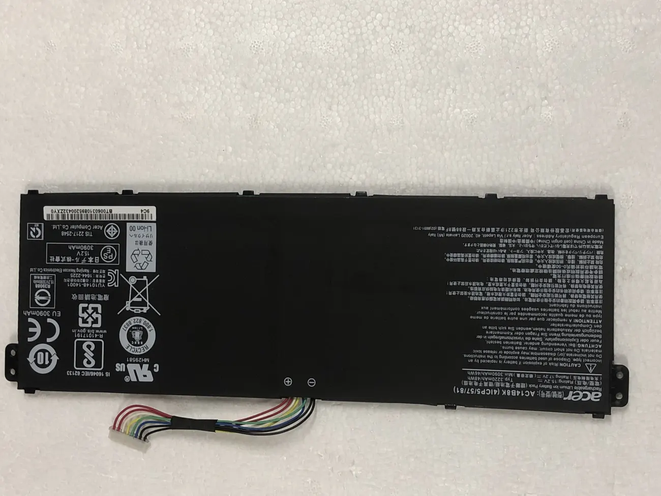 Pin Acer V3-371 gắn trong zin AC14B8K mặt trước