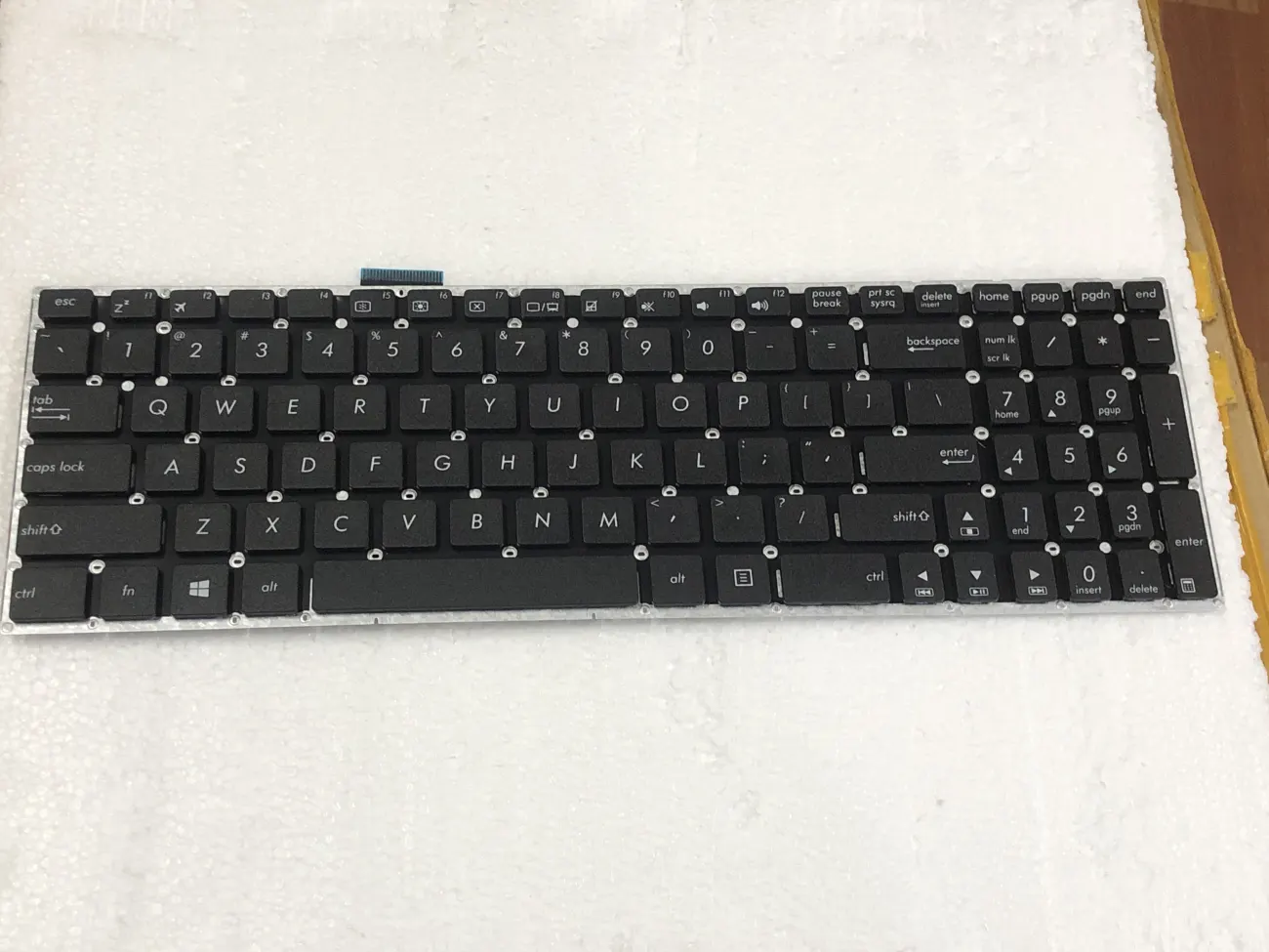 Bàn phím ASUS E502 ĐEN (ZIN) =>EeeBook E502 E502S E502SA E502M E502MA mặt trước