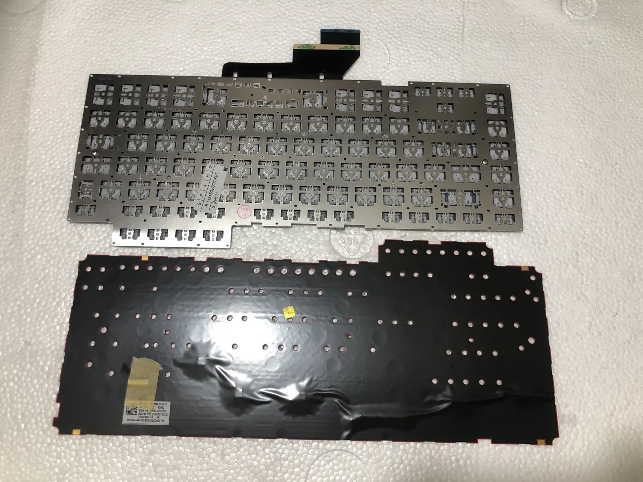 Bàn phím ASUS GX502 ĐEN (LED ARGB, ) *SOCKET CÀI* =>Asus ROG GX502 GX502G GX502L GA502 GA502D GA502L GA502I GU502 GU502D GU502L GU502G, PHÍM ASUS H500G (CÓ ĐÈN, ) - Asus ProArt StudioBook 15 H500 H500G W500 mặt sau