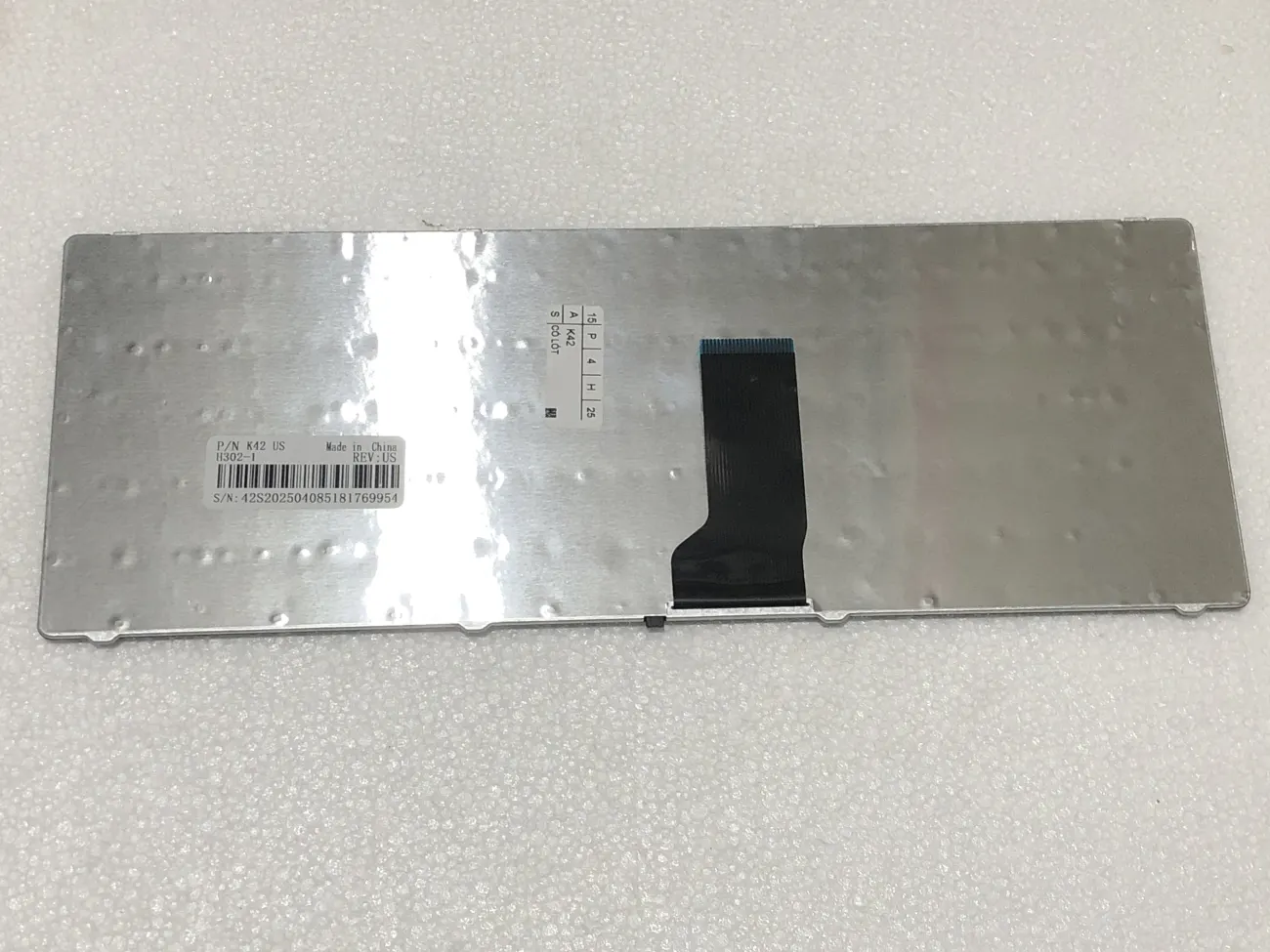 Bàn phím ASUS K42 ĐEN =>A42 A42F A43 K42 K43 K84 U30 U31 U35 U45 U80 U81 UL30 UL80 P42 N43 N82 X42 X43 X44 X45 X45C, U30, K43s, K43T, A83, K43B, B43E, UL30, A42, K84L, K42, K42IJ, K43, X44, X45c, UL80, U81, K42J, X43, X43B, A43S, A42J, N42, n43, n82, u32, u35, u41, x42, X44h, U31 U31J, P43 mặt sau