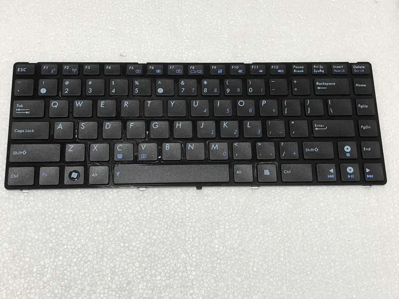 Bàn phím ASUS K42 ĐEN =>A42 A42F A43 K42 K43 K84 U30 U31 U35 U45 U80 U81 UL30 UL80 P42 N43 N82 X42 X43 X44 X45 X45C, U30, K43s, K43T, A83, K43B, B43E, UL30, A42, K84L, K42, K42IJ, K43, X44, X45c, UL80, U81, K42J, X43, X43B, A43S, A42J, N42, n43, n82, u32, u35, u41, x42, X44h, U31 U31J, P43 mặt trước