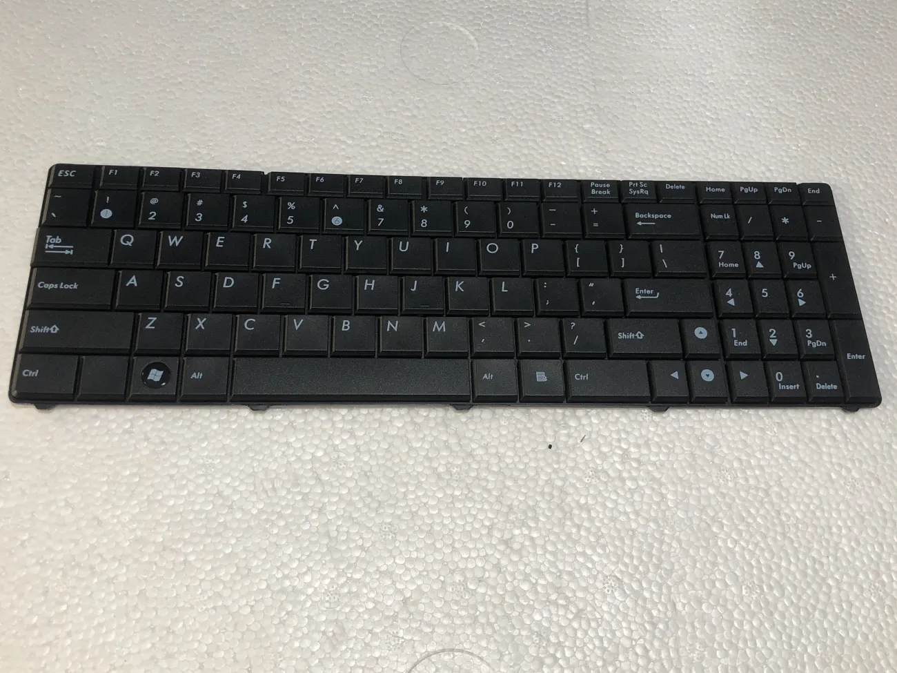 Bàn phím asus K50, K50, K51, K50AB, K60, K61, K62, K70, K72, P50, P50IJ, K50C, K60IJ, X5D, F52, F90, P52, X66, F90SV, X50IJ, X51, X70, X5AC, SX540D mặt trước