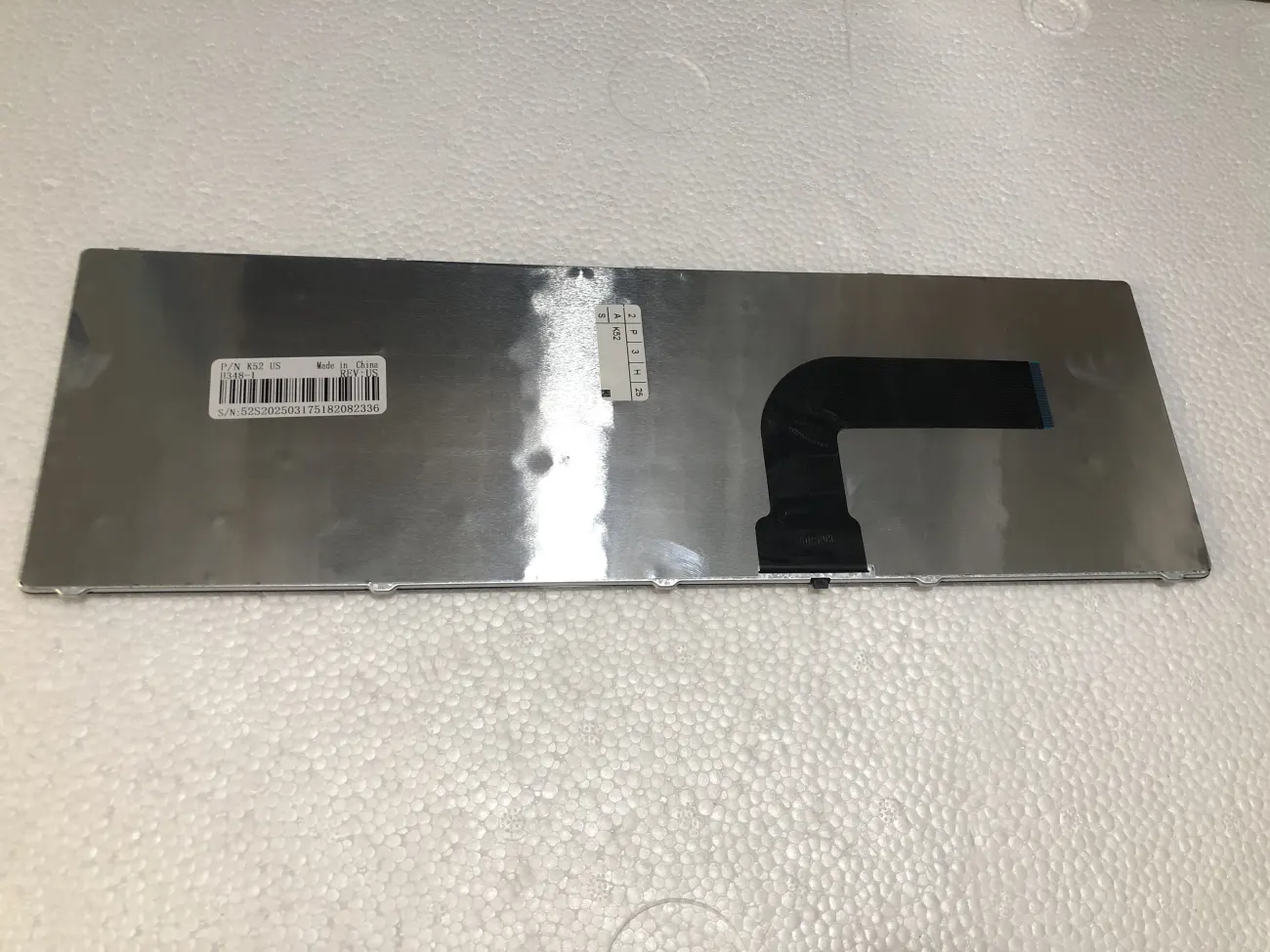 Bàn phím ASUS K52 (CÁP CONG) =>A52 A53 A73 K52 K53 K53S K54 G51 G53 G60 G72 G73 U50 N53 N61 N71 N73 P52 X52 X53 X54 X55 X73 UX50 (CÁP CONG) mặt sau
