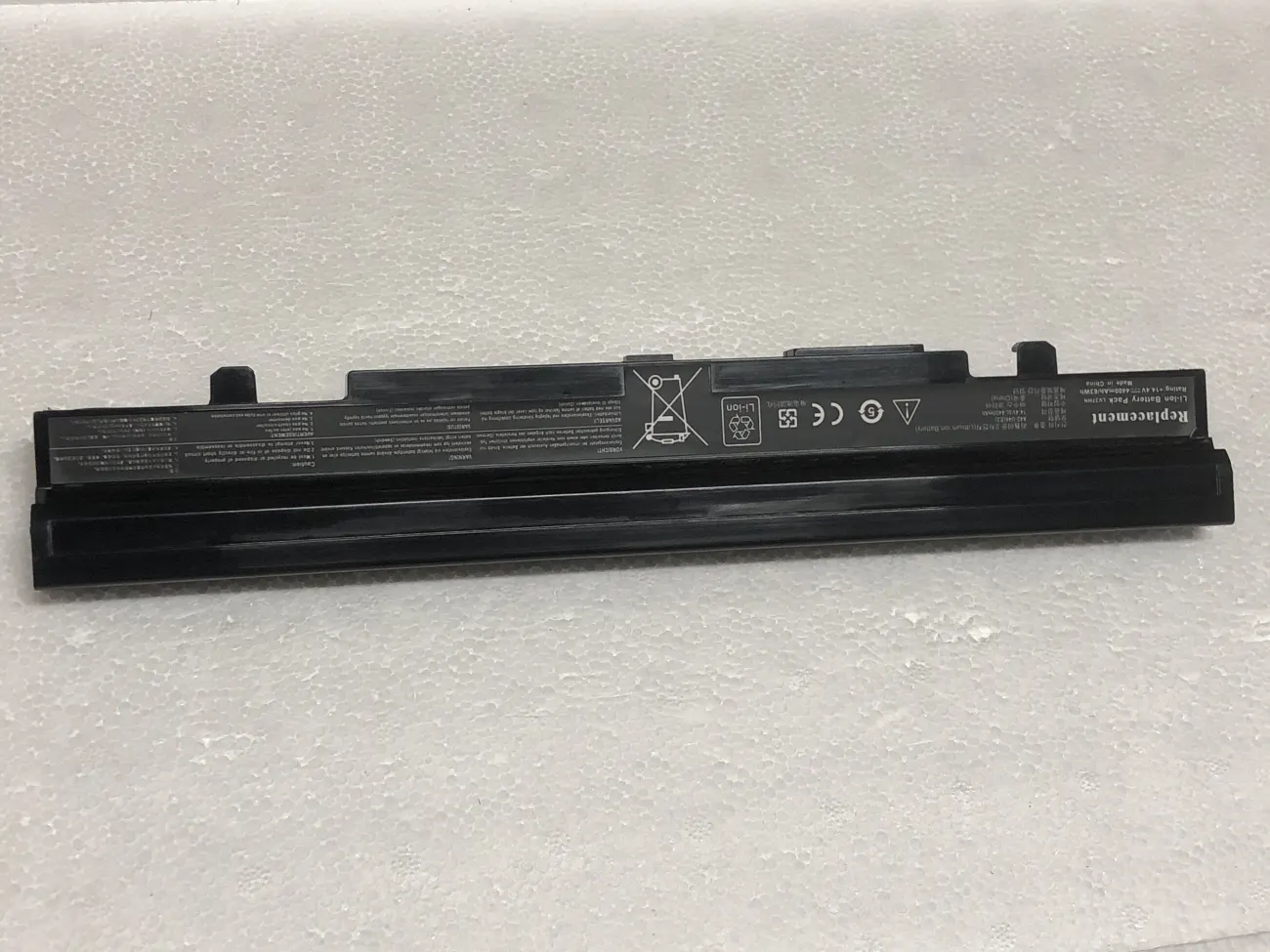 Pin ASUS U46 mặt trước