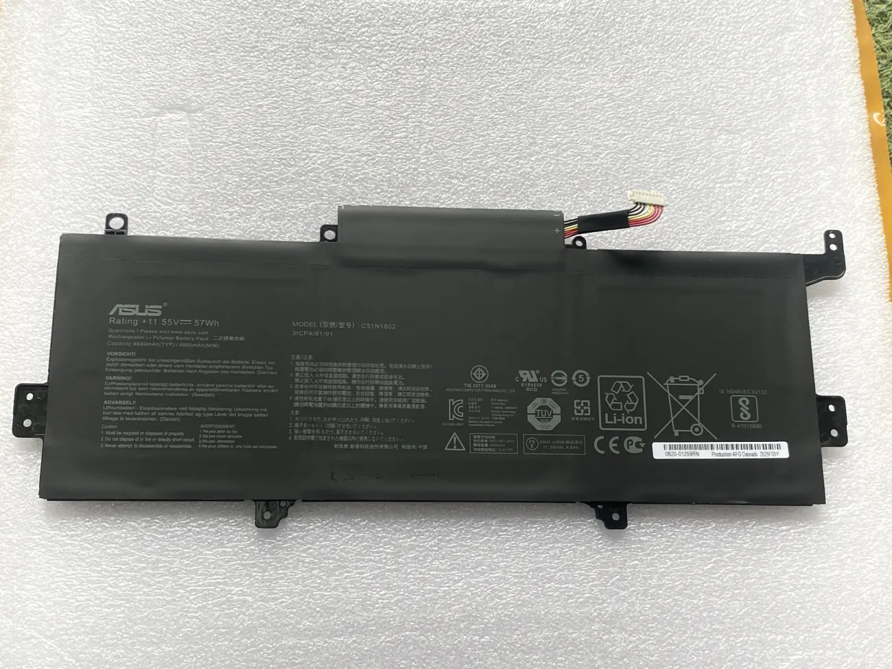 Pin ASUS UX330 C31N1602 (ZIN) - 3 CELL - Zenbook UX330 UX330U UX330UA U3000U, C31N1602 mặt trước