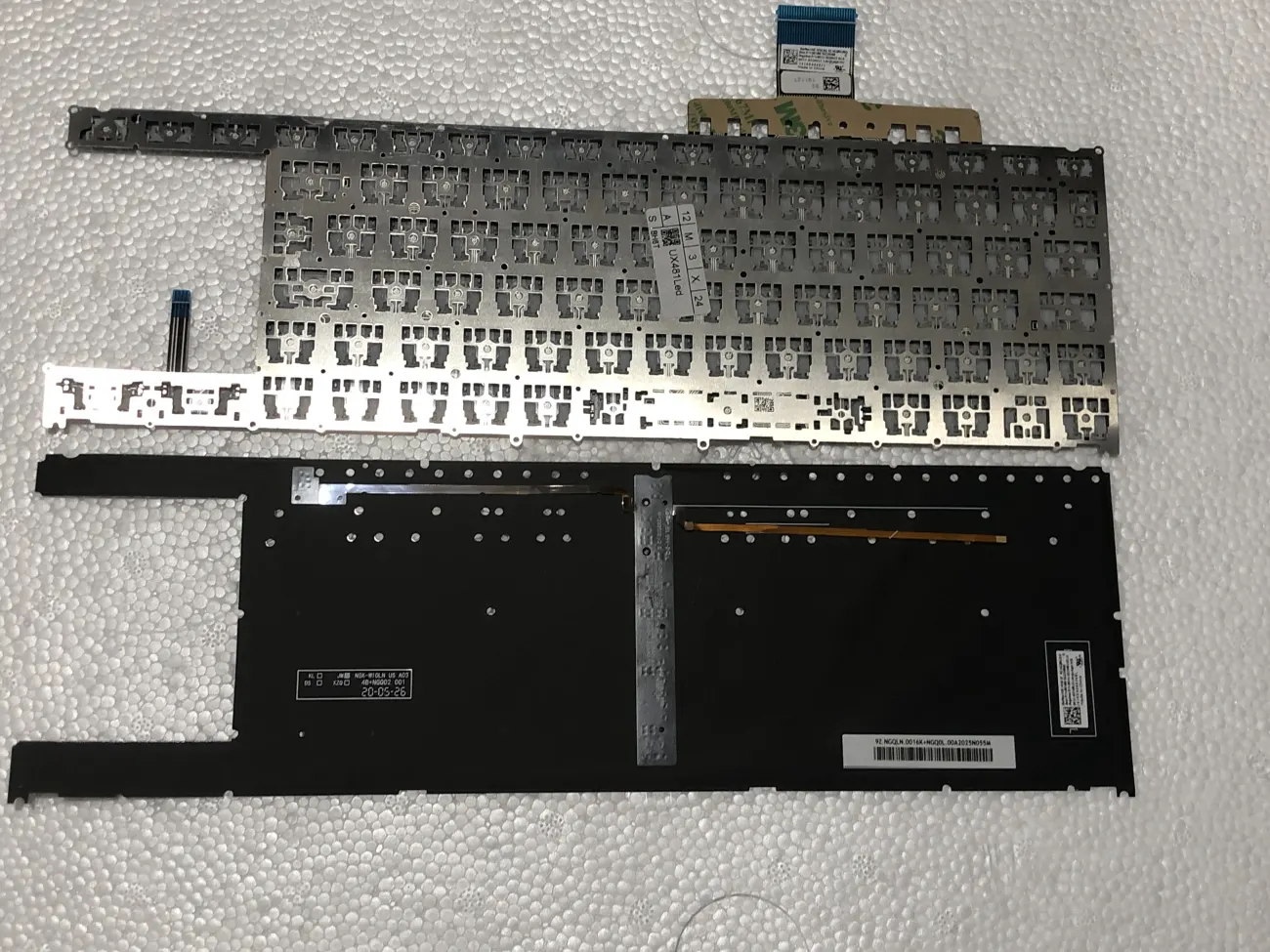 Bàn phím ASUS UX481 đen có Led ZenBook Duo UX481 UX481F UX481FA UX481FAY UX481FL UX481FLY mặt sau