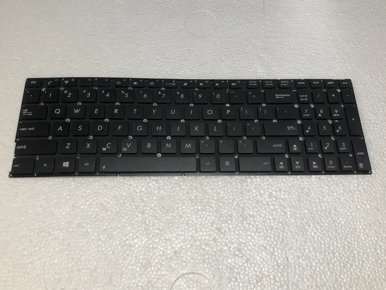 Bàn phím ASUS X506 mặt trước