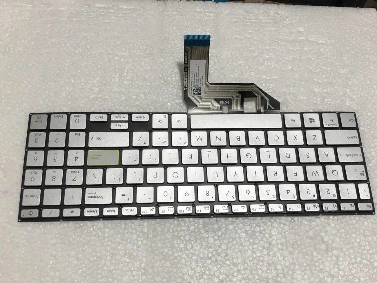 Bàn phím ASUS X513 bạc mặt trước