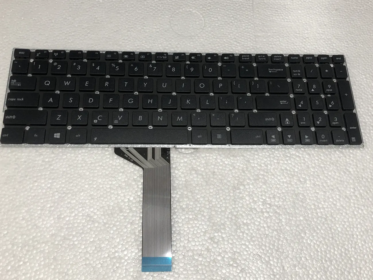 Bàn phím ASUS X551 =>D550 R506 R556 F553 F554 F555 TP550 K501 K555 X551 X553 X554 X555 X502 X502C X502CA S500 F502 V500 R511, X551 X551CA X551MA, W519L, X554 X554L, Y583L, X555 X555L, A555L, F555L, X553, K553, K555L, A555, X555UF, F551 F551C F551M, X502 X502CA, X503 X503M, F553, TP550, J500LA, J550LA, F551, R515 R515M R515MA, D555 D553MA, R554 R554L R554LA, A553, R556 R556L, F555, F555 F555U F555UA F555L F555LA, F556 F556U F556UA, F51LD, F530L, W51L, VM510L, R557L, VM590Z VM590ZA VM590ZE, F530L F530LD F530LN, X555, P551 P551C, F550 F550v, R512 R512M, A551 A551c, D550 D550M, K553M K553MA mặt trước