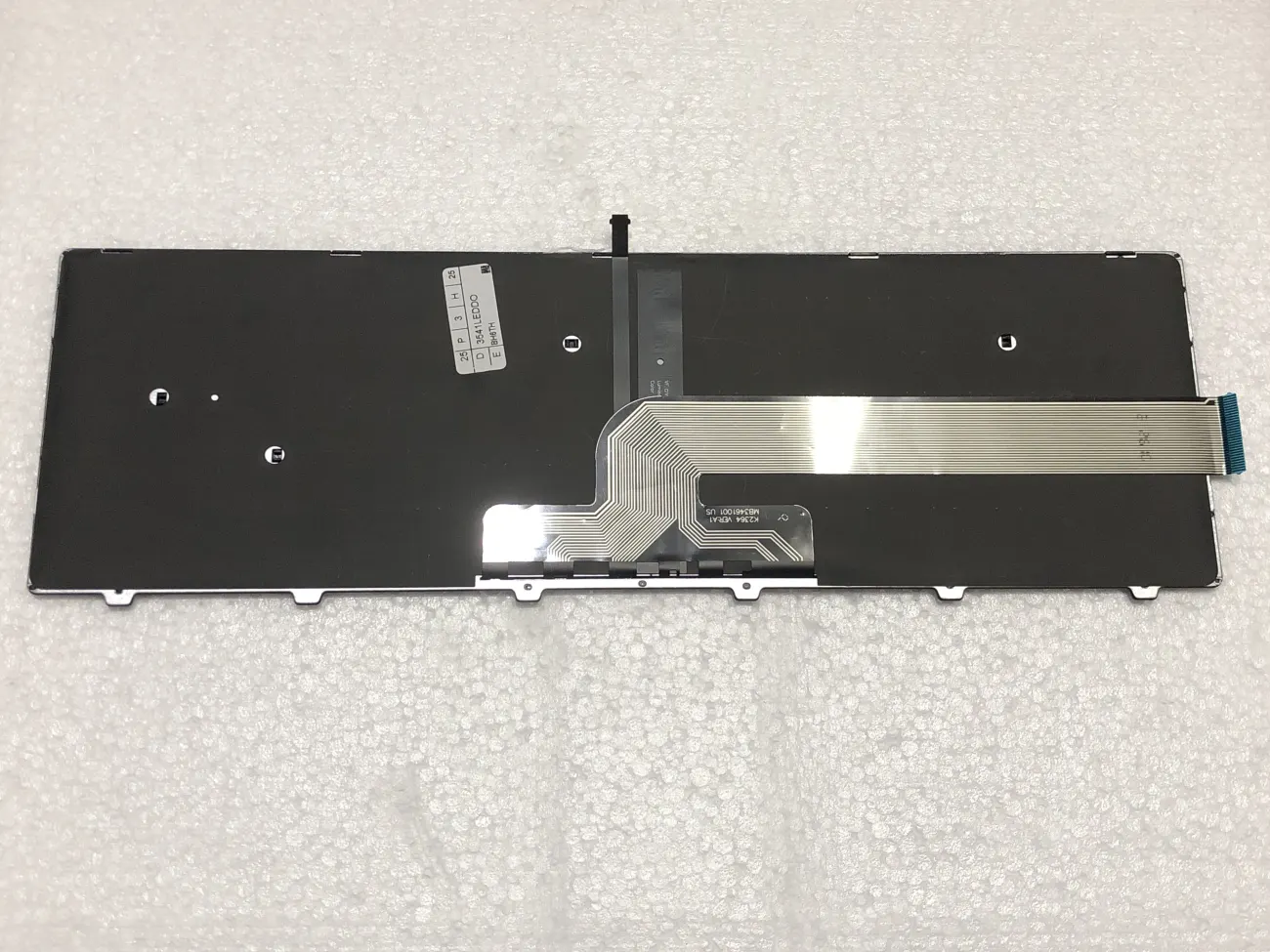Bàn phím DELL 3541 3542 (LED ĐỎ) =>Inspiron 15-3000 3541 3542 3543 3547 3551 3552 3558 3559 3567 3557 3576, Inspiron 15-5000 5542 5543 5545 5547 5548 5558 5555 5551 5559 5576 5577 5755 5758 5759 7557 7559, Vostro 3546 3561 3562 3565 3568 3578, Latitude 3550 3 mặt sau
