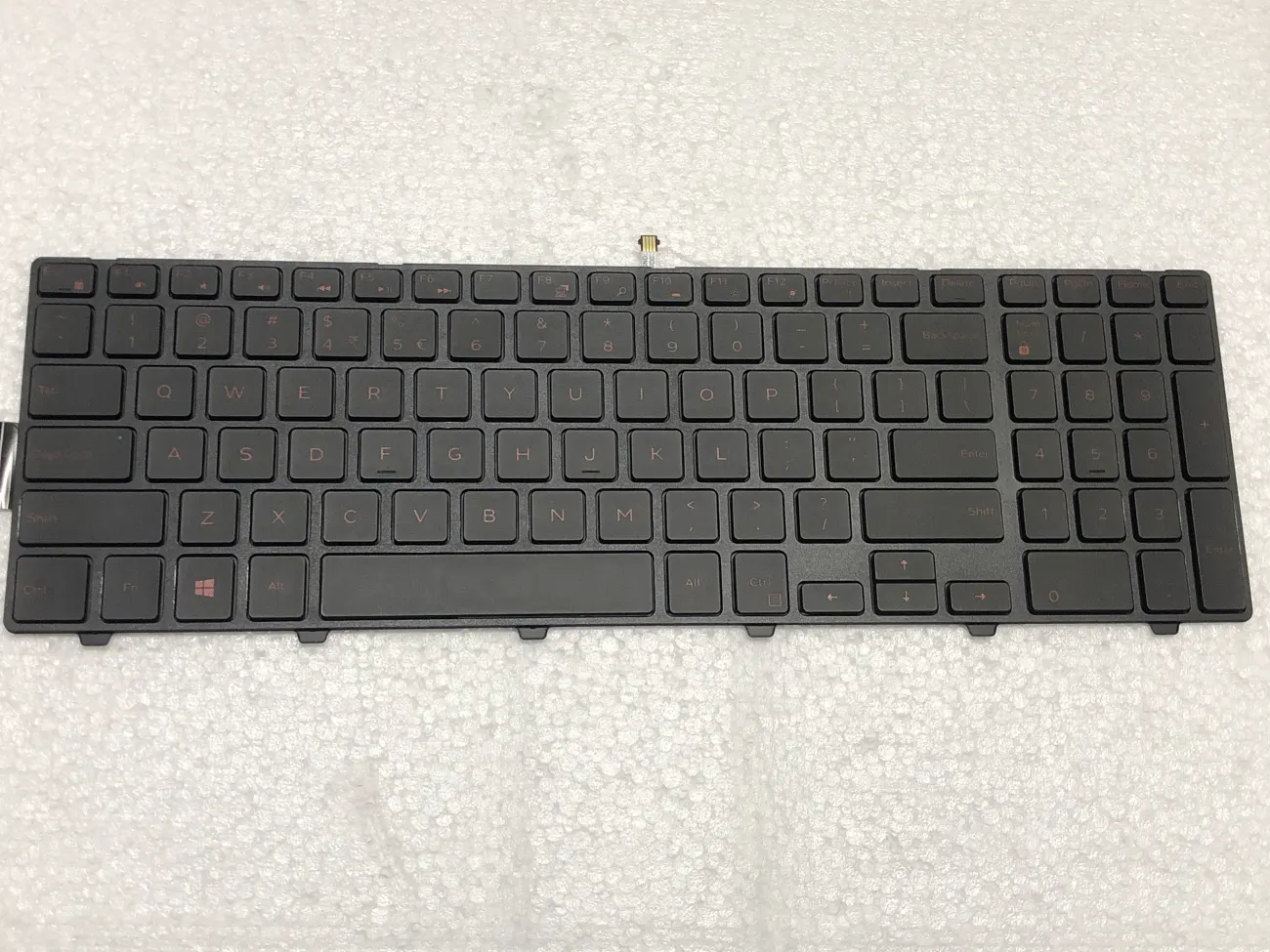 Bàn phím DELL 3541 3542 (LED ĐỎ) =>Inspiron 15-3000 3541 3542 3543 3547 3551 3552 3558 3559 3567 3557 3576, Inspiron 15-5000 5542 5543 5545 5547 5548 5558 5555 5551 5559 5576 5577 5755 5758 5759 7557 7559, Vostro 3546 3561 3562 3565 3568 3578, Latitude 3550 3 mặt trước