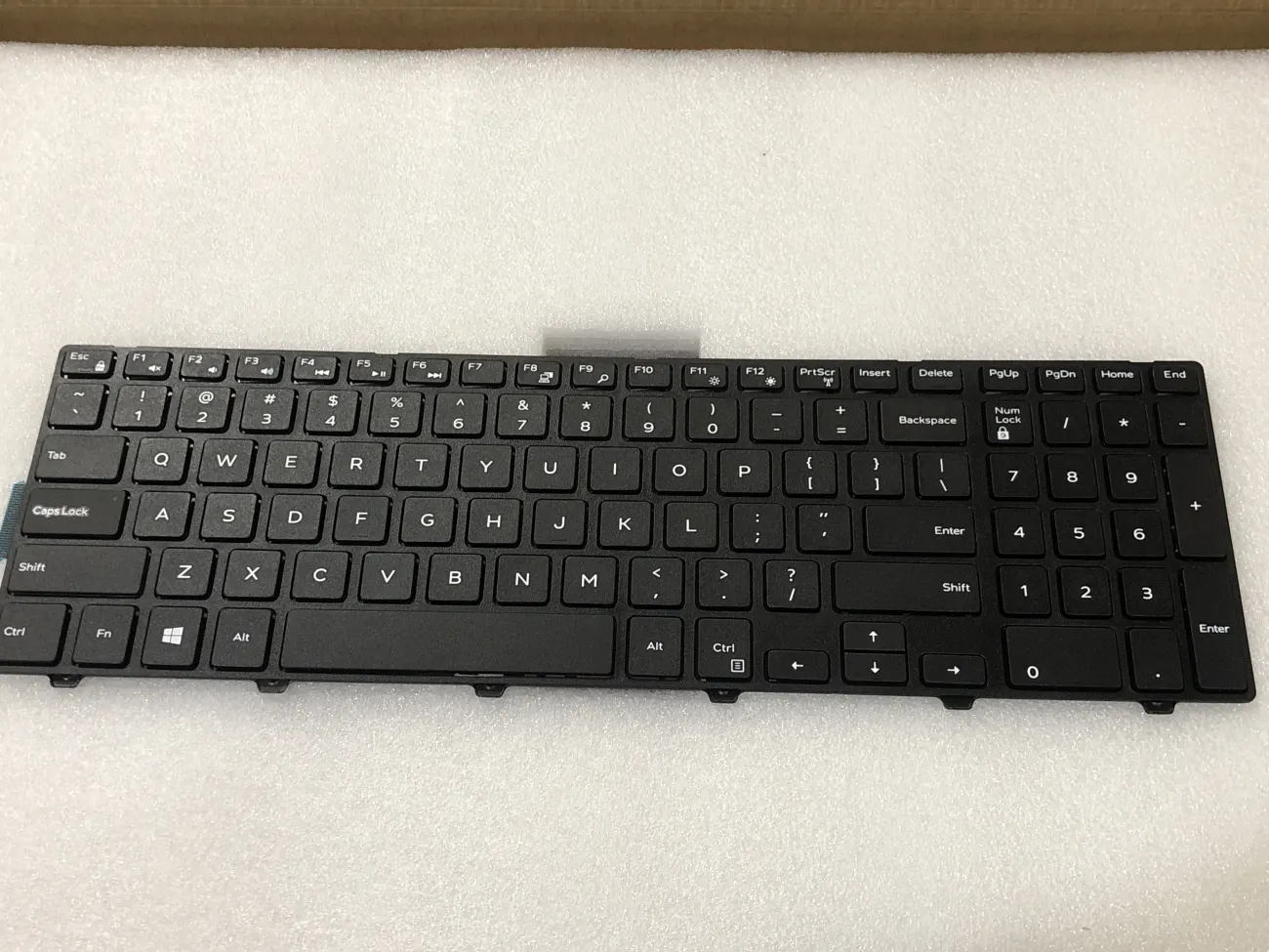Bàn phím DELL 3541 3542 (ZIN) =>Inspiron 15-3000 3541 3542 3543 3547 3551 3552 3558 3559 3567 3557 3576, Inspiron 15-5000 5542 5543 5545 5547 5548 5558 5555 5551 5559 5576 5577 5755 5758 5759 7557 7559, Vostro 3546 3561 3562 3565 3568 3578, Latitude 3550 3560 mặt trước