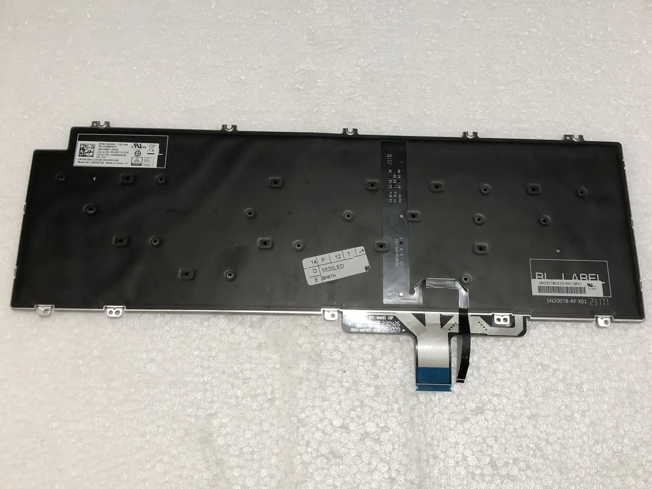 Bàn phím DELL Latitude 5520 5521 Precision 3560 3561 ( CÓ ĐÈN ) mặt sau