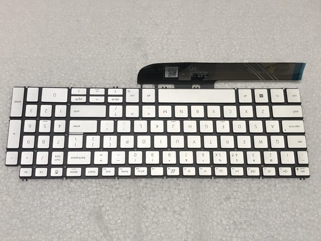 Bàn phím DELL 5584 BẠC (CÓ ĐÈN) =>Inspiron 15 3501 3502 3505 3505 5501 5502 5508 5509 5584 5590 5593 5594 5598, Vostro 3500 (Gen 11) mặt trước