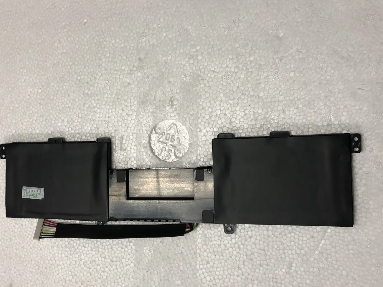 Pin DELL LATITUDE 7350 TM9HP =DOCK PHÍM= DÀI 20WH (ZIN) - 2 CELL mặt sau