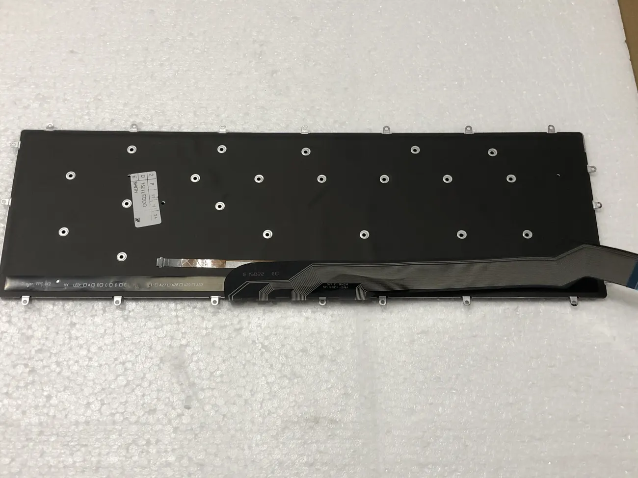 Bàn phím DELL 7566 (LED ĐỎ) =>Inspiron 15 3580 3581 3582 3583 3593 3595 5565 5567 5570 5575 5767 5775 7566 7567 7577, Vostro 15 3584 3590 5568, Gaming G3 3579, G3 3590, G3 3779, G5 5587, G5 5590, G7 7588 mặt sau