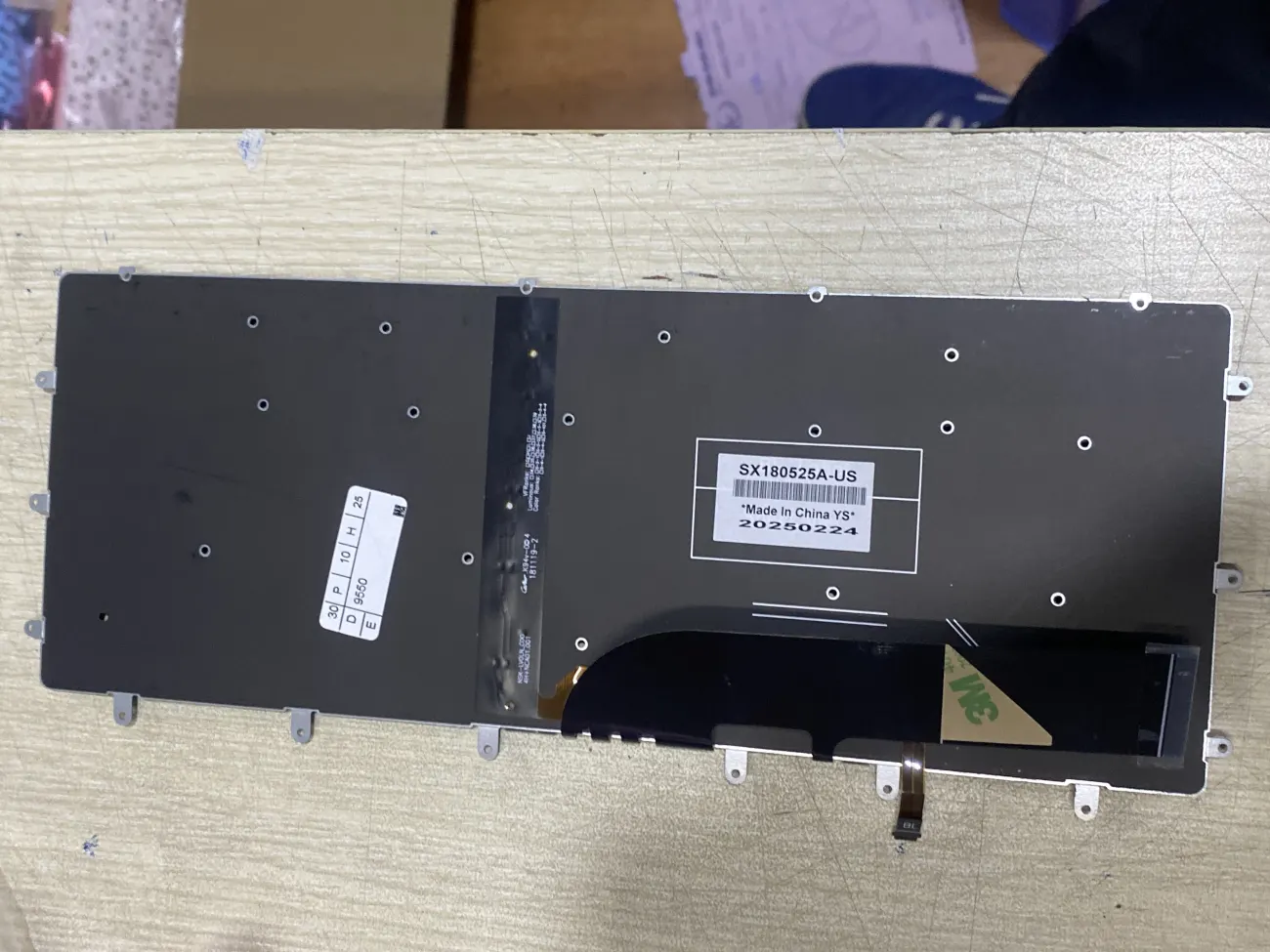 Bàn phím DELL XPS 15 9550 (CÓ ĐÈN) =>Inspiron 15-7000 7558 7568, XPS 15 9550 9560, Precision 5510 5520 5520 (DÀI HƠN 7347) mặt trước