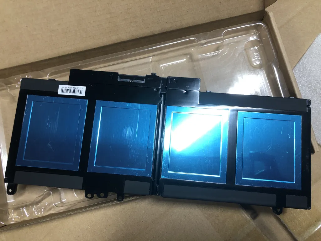 Pin  DEE5470Z6CE (e5470   62wh) 6MT4T mặt sau