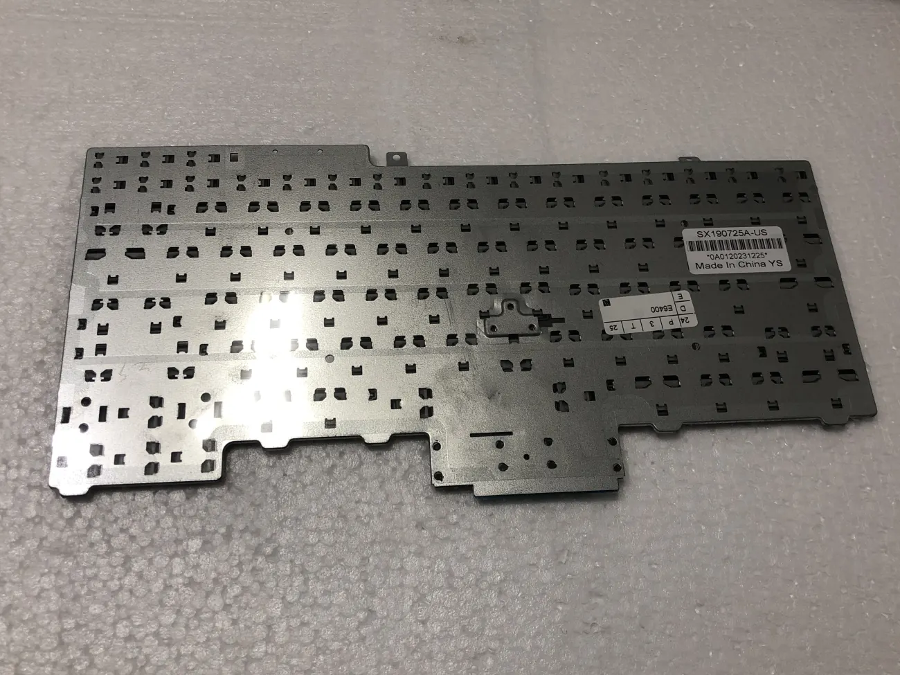 Bàn phím DELL E6400 OEM => *KO CHUỘT GIỮA* =>Latitude E6400 E6410 E6500 E6510, Precision M2400 M4400 M4500 mặt sau