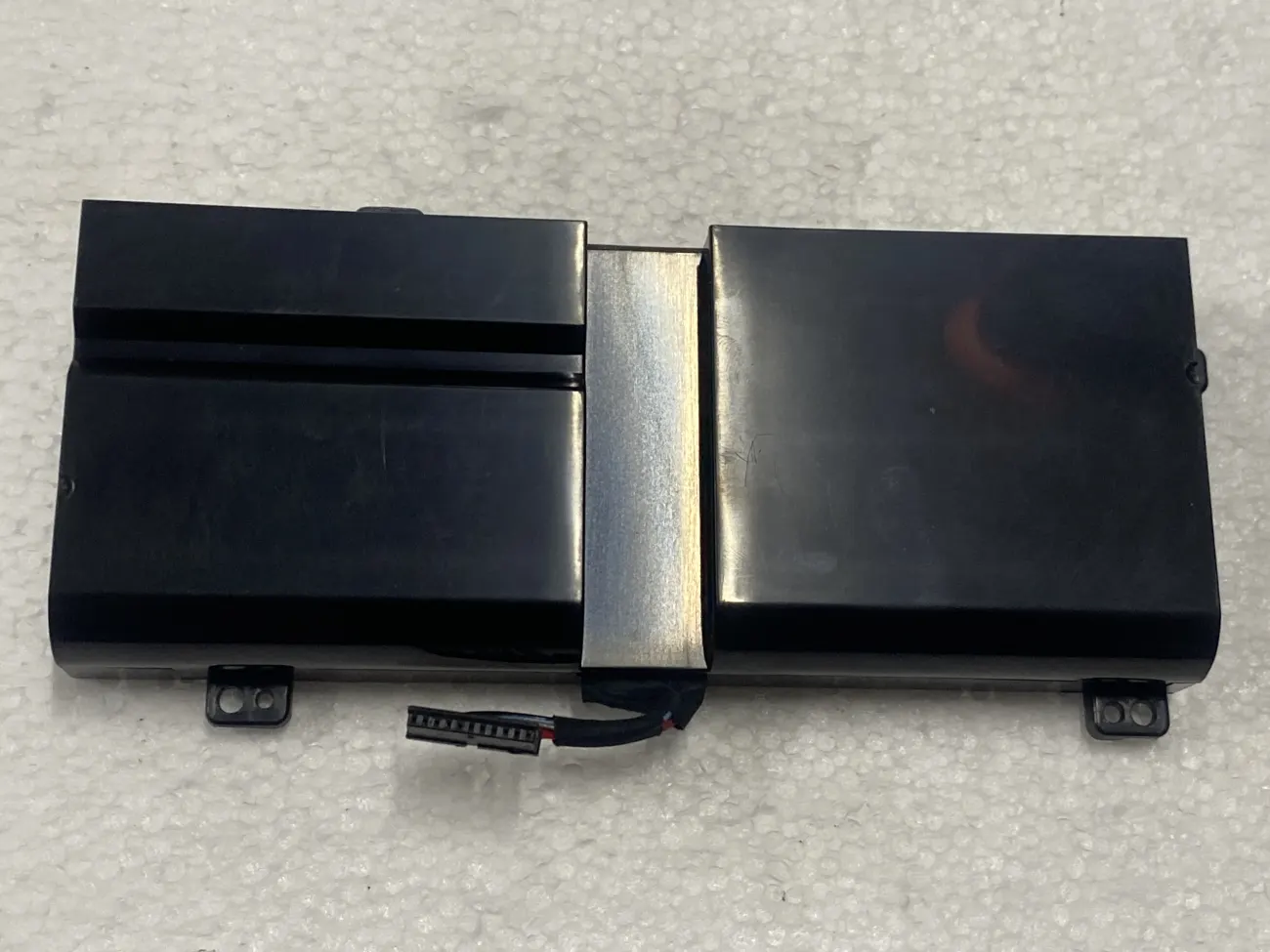 PIN DELL ALIENWARE M14X R3 G05YJ (ZIN) - 8 CELL - Alienware 14 A14 M14X R3 R4 G05YJ 0G05YJ Y3PN0 8X70T mặt sau