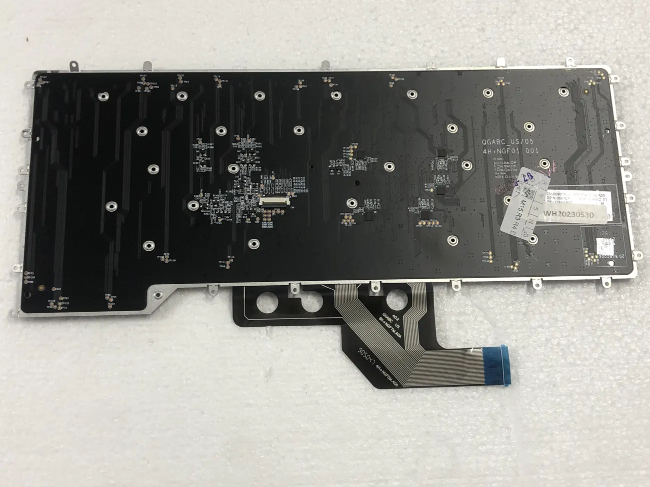 Bàn phím DELL ALIENWARE M15 R3 R4 Trắng (LED ARGB, BH 6TH) *SOCKET CÀI* M15 R3, Alienware M15 R4 mặt sau