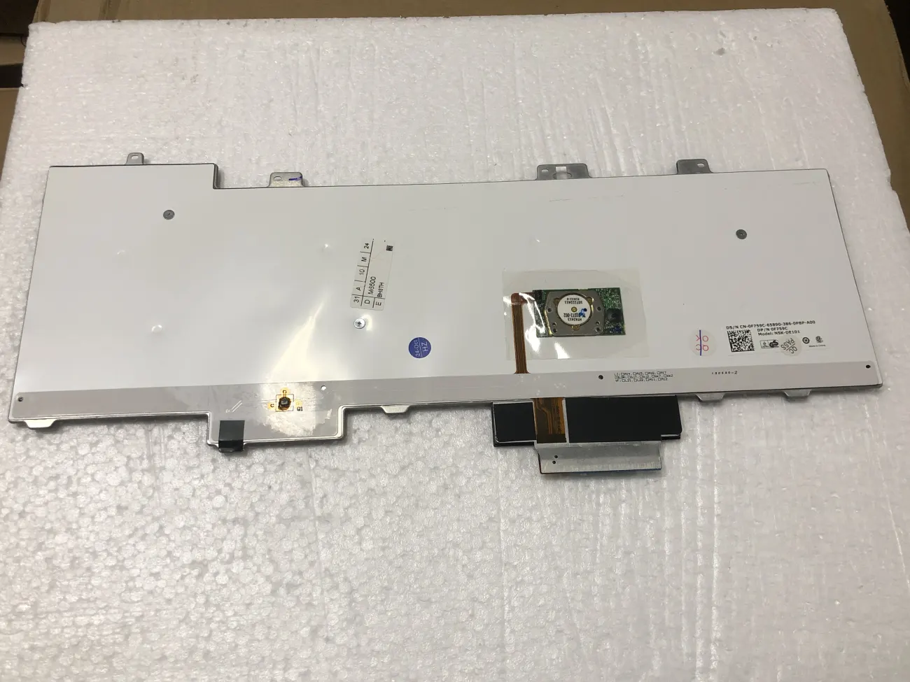 Bàn phím Dell M6500 mặt sau