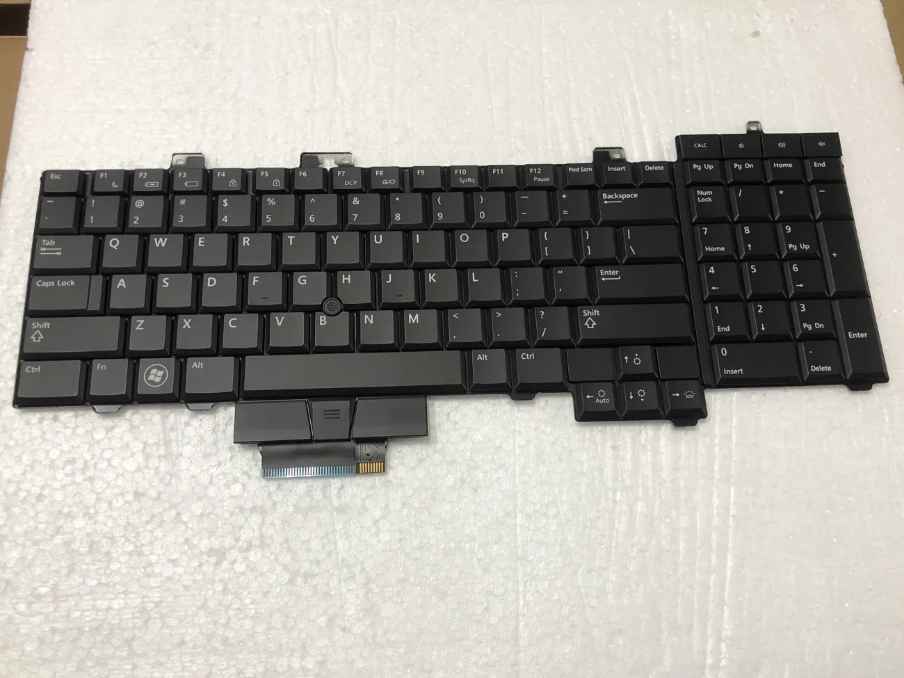 Bàn phím Dell M6500 mặt trước