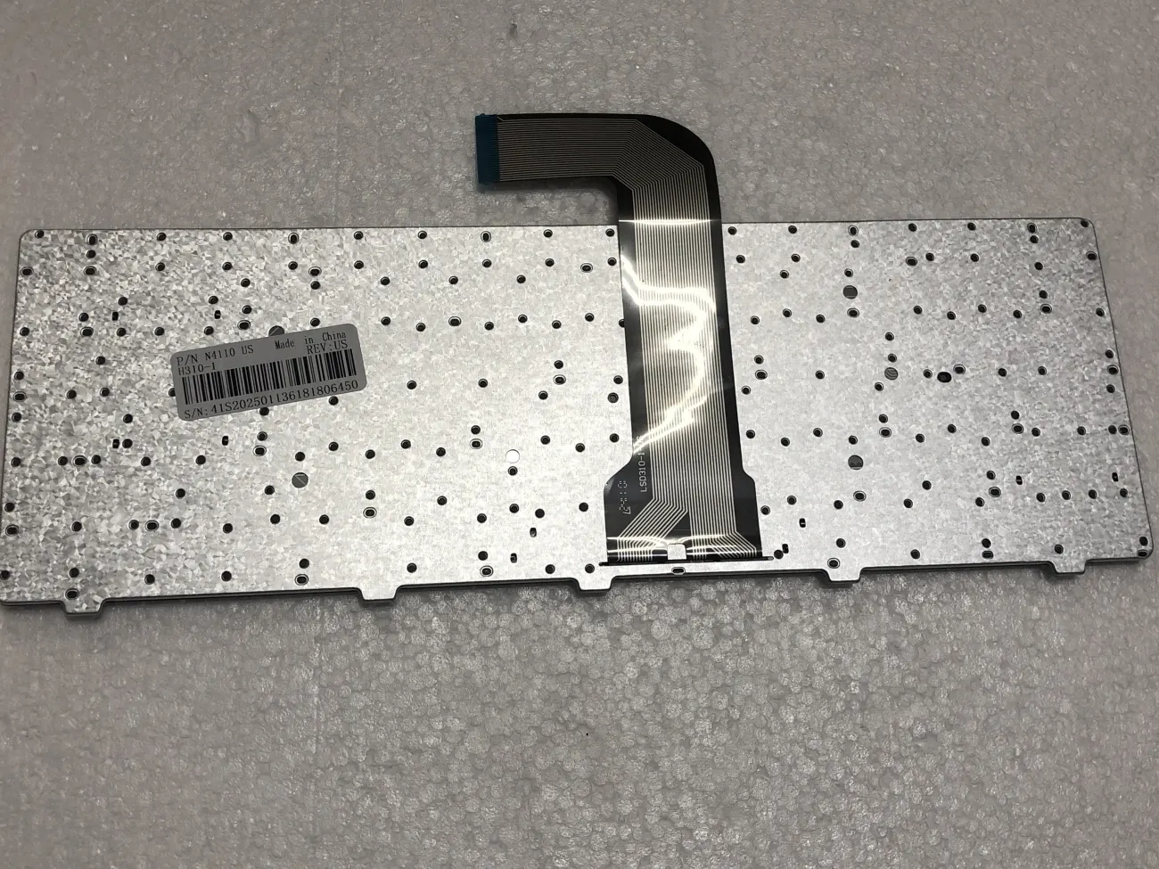 Bàn phím DELL N4110 (US) =>Inspiron 14R N4110 N4120 N4050 M4040 M5040 N5040 M5040 N5050 14R 3420 3520 5420 7420 15R 5520 7520 Vostro 3350 3450 3460 3550 3555 3560 1440 1445 1450 1540 1550 2420 13Z N311Z 14Z N411z M411R V131 Studio XPS L502 X501L X502L XPS 15, Inspiron N4110, Inspiron N4120, Inspiron N5040, Inspiron N5050, Inspiron N4050, Inspiron 47YPC, Inspiron 5420, Inspiron 7420, Inspiron 3420, Inspiron M4040, Inspiron 7520, Latitude 3330, Inspiron M411R, Inspiron 5520, Vostro 2420, Vostro V131, Vostro 3450, Vostro 3550, Vostro 3460, Vostro 3350, Vostro 3555, Vostro 3560, Vostro 1440, Vostro 1450, Vostro 1540, Vostro 1550, Vostro 2520, Vostro 1445, XPS 15 L502x, Inspiron 13Z-N311Z, Inspiron 14Z-N411Z, Inspiron M521R, Inspiron M421R, Inspiron 5525 mặt sau