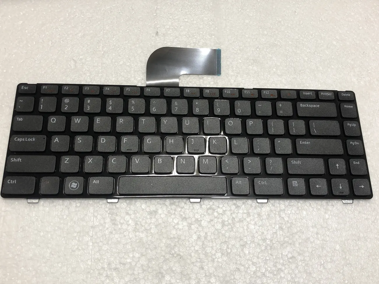 Bàn phím DELL N4110 (US) =>Inspiron 14R N4110 N4120 N4050 M4040 M5040 N5040 M5040 N5050 14R 3420 3520 5420 7420 15R 5520 7520 Vostro 3350 3450 3460 3550 3555 3560 1440 1445 1450 1540 1550 2420 13Z N311Z 14Z N411z M411R V131 Studio XPS L502 X501L X502L XPS 15, Inspiron N4110, Inspiron N4120, Inspiron N5040, Inspiron N5050, Inspiron N4050, Inspiron 47YPC, Inspiron 5420, Inspiron 7420, Inspiron 3420, Inspiron M4040, Inspiron 7520, Latitude 3330, Inspiron M411R, Inspiron 5520, Vostro 2420, Vostro V131, Vostro 3450, Vostro 3550, Vostro 3460, Vostro 3350, Vostro 3555, Vostro 3560, Vostro 1440, Vostro 1450, Vostro 1540, Vostro 1550, Vostro 2520, Vostro 1445, XPS 15 L502x, Inspiron 13Z-N311Z, Inspiron 14Z-N411Z, Inspiron M521R, Inspiron M421R, Inspiron 5525 mặt trước