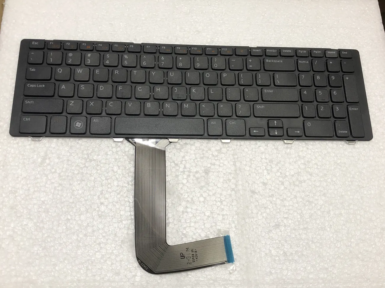 Bàn phím dell N7110 mặt trước