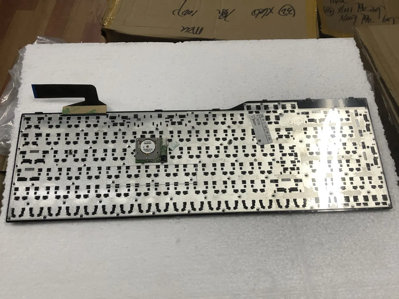 Bàn phím FUJITSU E753 E754 (CÓ PHÍM SỐ) =>Lifebook E753 E754 E554 E556 E557 mặt sau