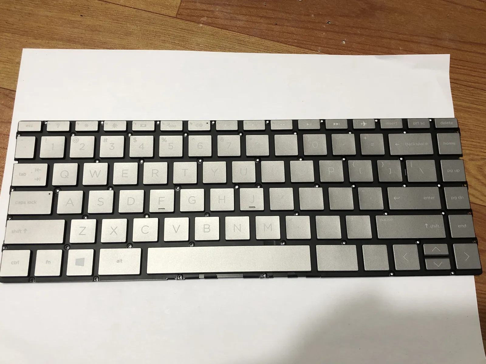 Bàn phím HP 13-AR Bạc led mặt trước