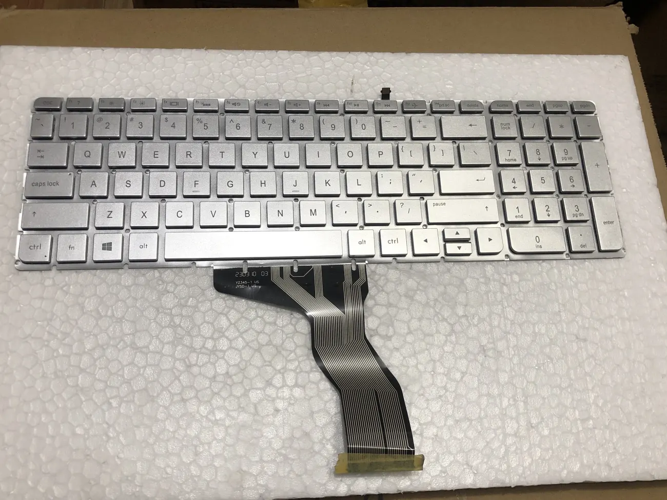 Bàn phím HP 15-AB000 BẠC CÓ ĐÈN *NÚT DELETE TRÒN* =>Pavilion 15-ab000, 15-ak000, 15-aq000, 15-au000, 15-aw000, 15-bc000, 15-u000, 15-w000, 17-g000, HP 250 G6, 255 G6, Envy X360 m6-w000, m6-aq000, m6-ae000 mặt trước