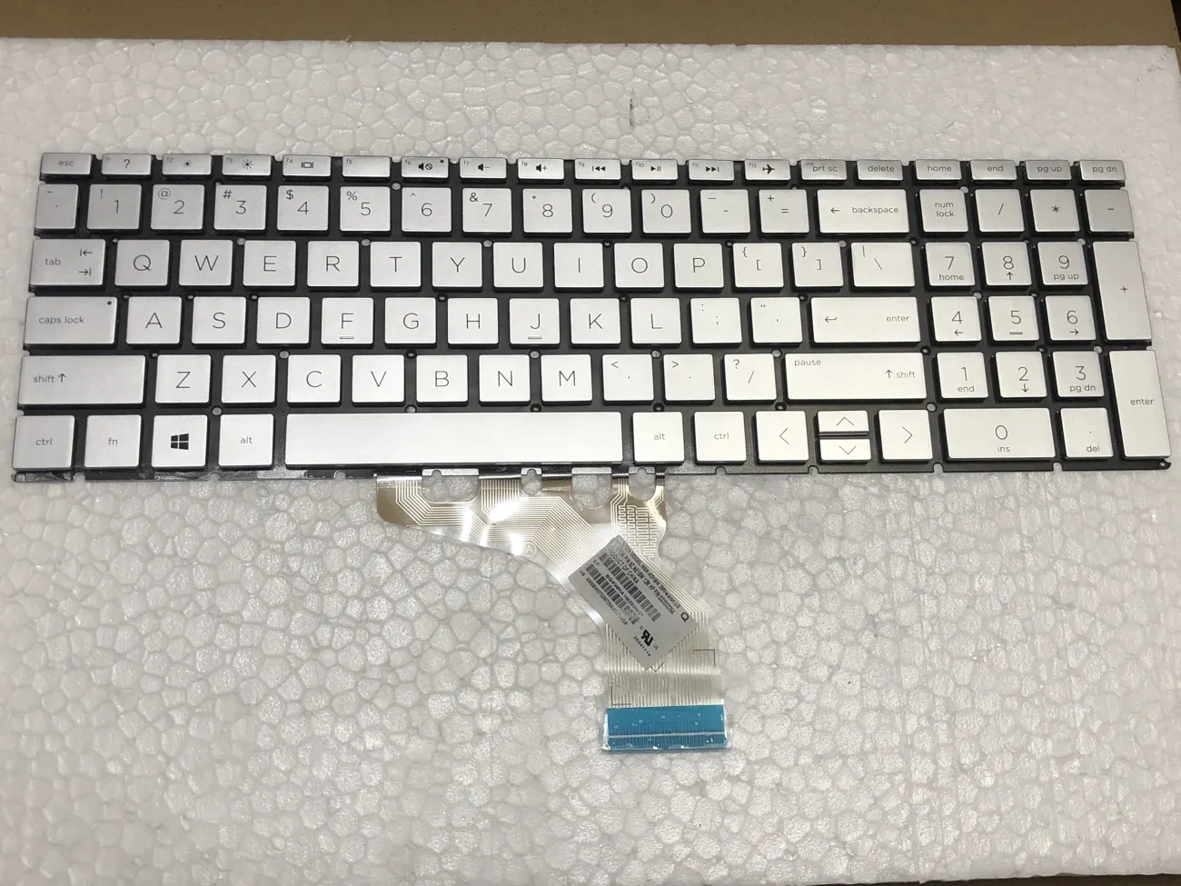 Bàn phím HP 15-DA000 BẠC (ZIN) =>15-da000, 15-db000, 15-cs000, 15-dk000, 15-dr000, 15-dw000, 15-du000, 15s-du000, 15-dy000, 15s-dy000, 15s-eq000, 15-ef000, 15-gw000, 17-ca000, 17-by000, HP 250 G7, 255 G7 mặt trước