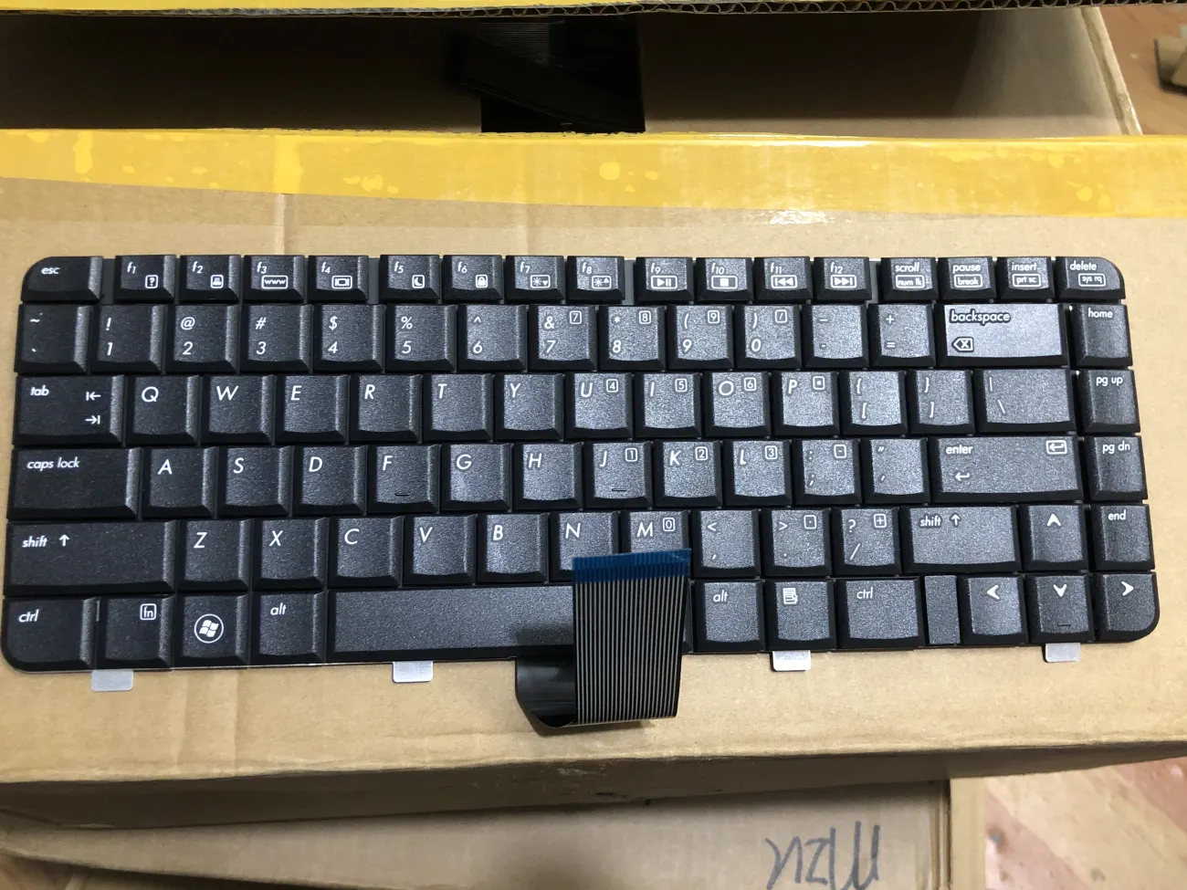 Bàn phím HP DV3-2000 ĐEN bóng mặt trước