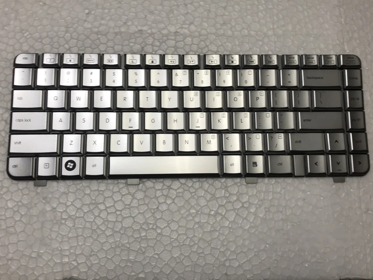 Bàn phím HP DV4 bạc mặt trước
