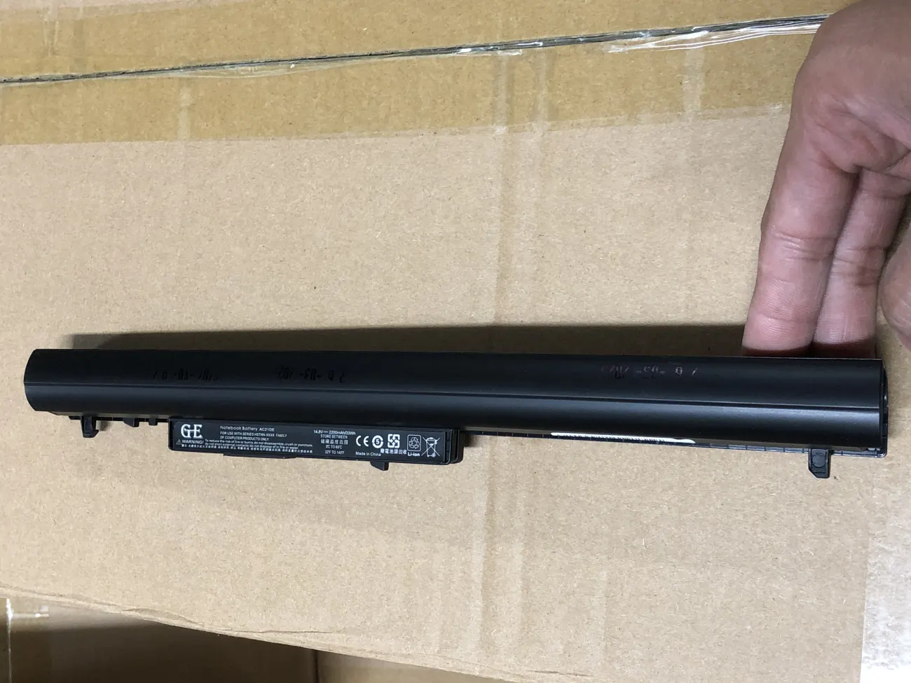 Pin HP Pavilion 14 15 LA04 OEM mặt trước