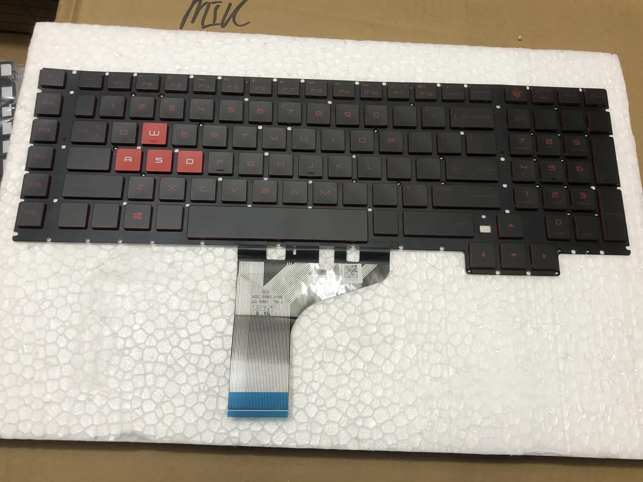Bàn phím HP OMEN 17 mặt trước