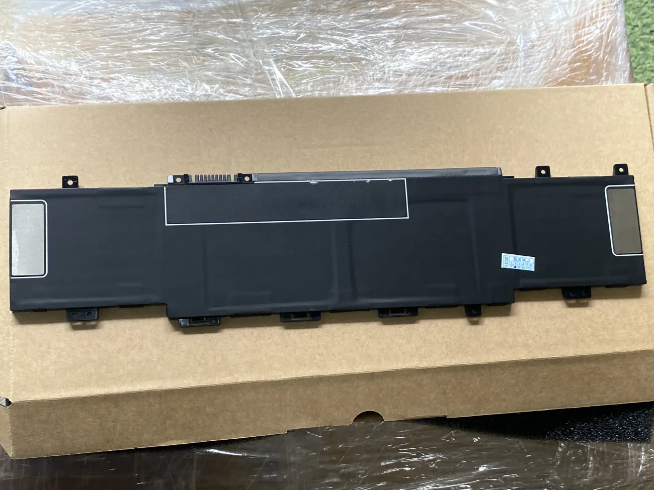 PIN HP ENVY 17-CH000 TI04XL (ZIN) - 4 CELL - Hp Envy 17-ch000 17-ch0027ur 17-ch0026ur, Hp Envy 17m-ch000, 17m-ch0013dx, TI04XL mặt sau